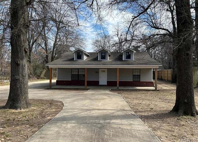 Property at 404 N Everett St, Kennett, MO 63857, 3 beds, 2 baths