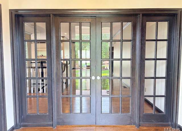 Property at 512 Overlook Terrace Ct, Eureka, MO 63025, 4 beds, 2.5 baths