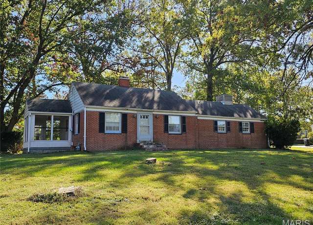Property at 200 W Kinkead Rd, Hillsboro, IL 62049, 1 bed, 1 bath
