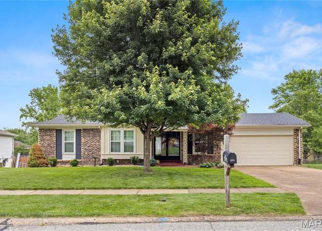 Property at 894 Napoli Dr, Ballwin, MO 63021, 4 beds, 2.5 baths