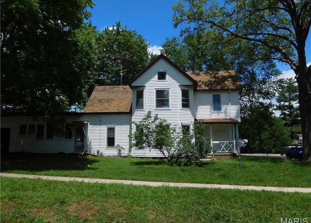 Property at 723 St. John St, Greenville, IL 62246, 3 beds, 2 baths