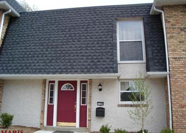 Property at 1128 Rue La Vl #1128, Creve Coeur, MO 63141, 2 beds, 2.5 baths