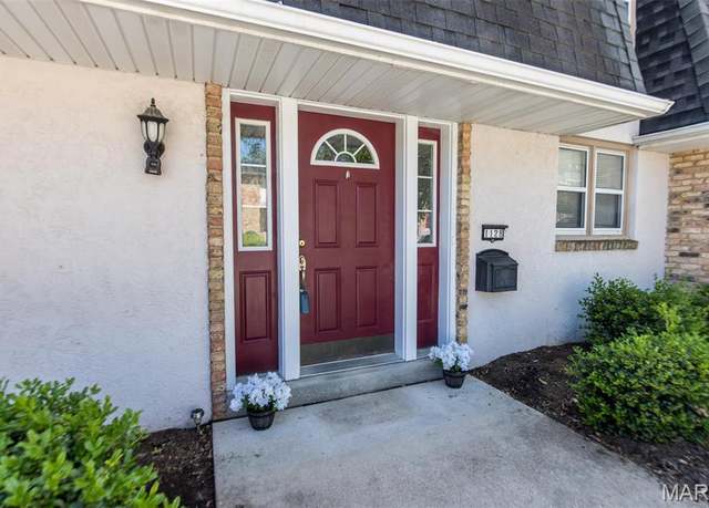 Property at 1128 Rue La Vl #1128, Creve Coeur, MO 63141, 2 beds, 2.5 baths