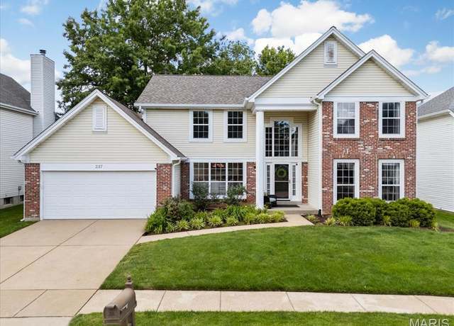 Property at 237 Dejournet Dr, Chesterfield, MO 63005, 4 beds, 3 baths