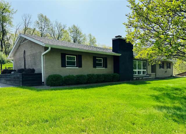Property at 2 El Rancho Dr, Hannibal, MO 63401, 4 beds, 2 baths