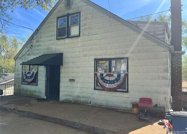 Property at 10058 Bon Oak Dr, St Louis, MO 63136, 4 beds, 2 baths
