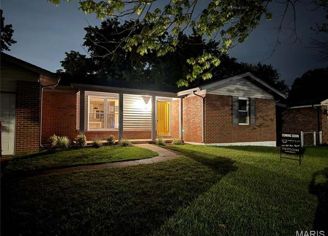 Property at 2359 Cavendish Ln, St Louis, MO 63129, 3 beds, 2 baths