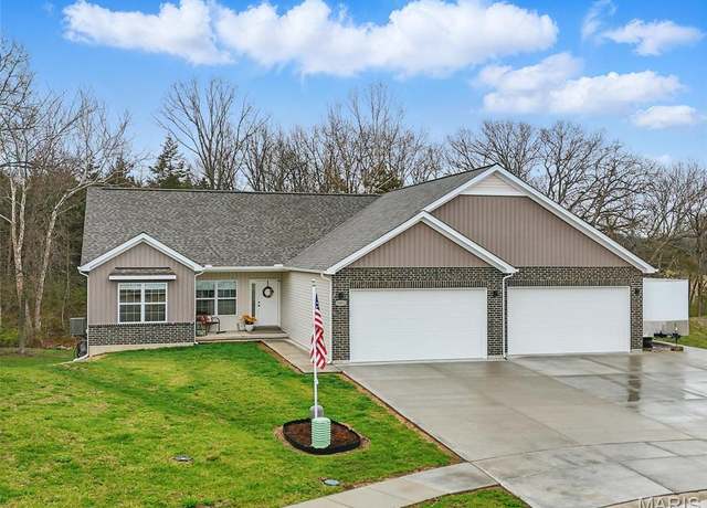 Property at 19011 Pinckney Manor Ct, Warrenton, MO 63383, 4 beds, 3 baths