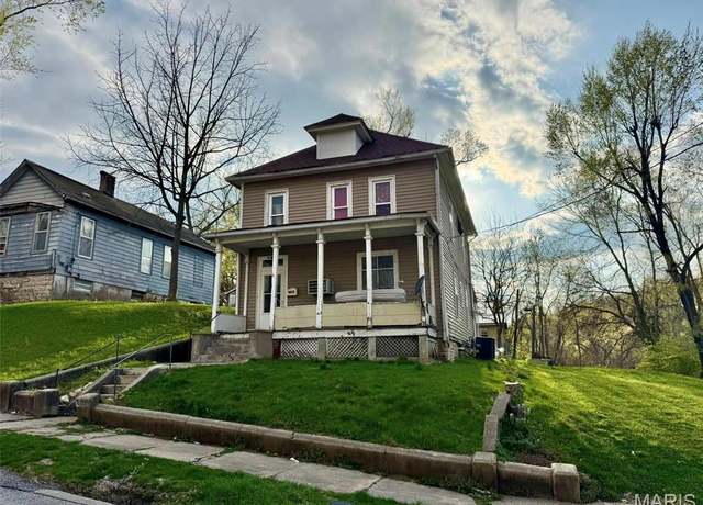 Property at 909 Union St, Hannibal, MO 63401, 3 beds, 2 baths