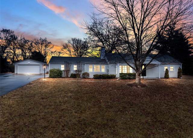 Property at 10305 Kennerly Rd, Sunset Hills, MO 63128, 3 beds, 2.5 baths