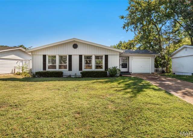 Property at 2930 Hubert Dr, Mehlville, MO 63125, 3 beds, 3 baths