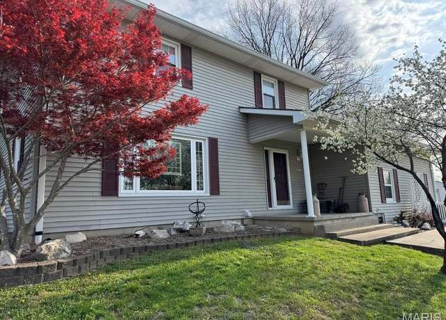 Property at 2315 Oak Dr, Louisiana, MO 63353, 3 beds, 2.5 baths