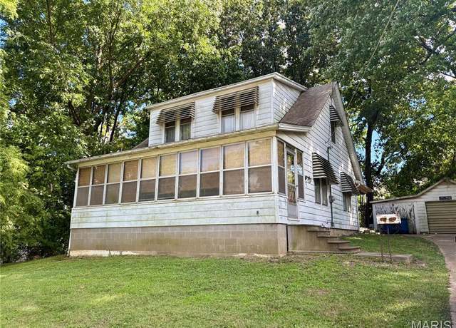 Property at 3013 Mayfield Ave, Alton, IL 62002, 3 beds, 2 baths