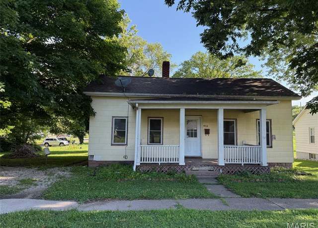 Property at 913 W Edwards St, Vandalia, IL 62471, 2 beds, 1 bath