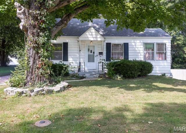 Property at 22 Terrace Dr, Belleville, IL 62223, 4 beds, 2 baths