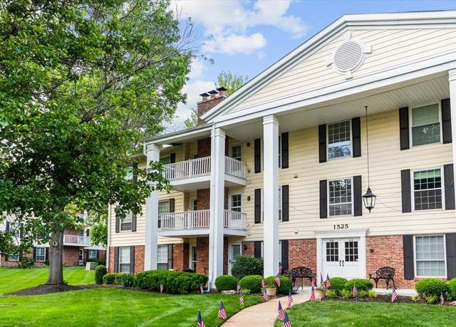 Property at 1525 Hampton Hall Dr #18, Chesterfield, MO 63017, 2 beds, 2 baths