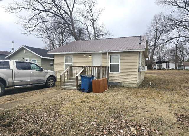 Property at 513 N E St, Poplar Bluff, MO 63901, 2 beds, 1 bath