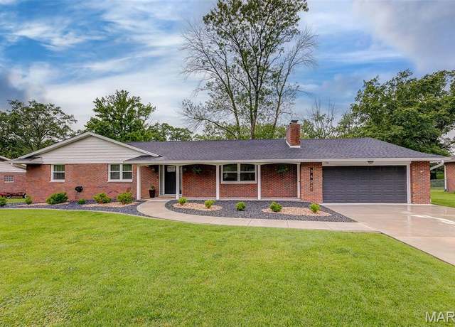 Property at 3402 Greenwood Ln, Godfrey, IL 62035, 3 beds, 3 baths
