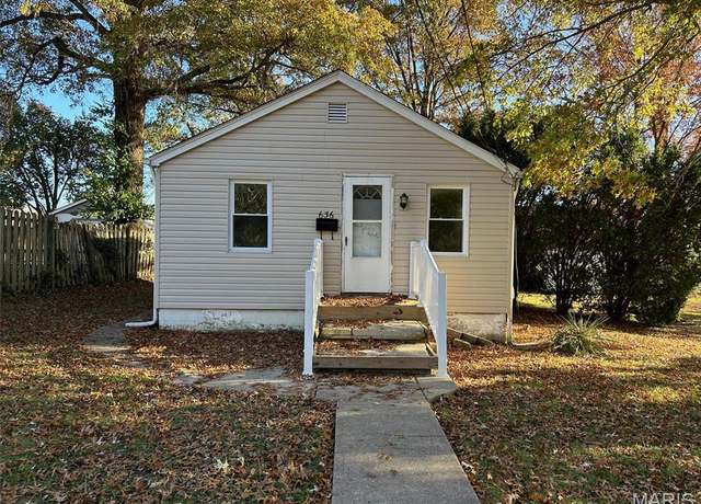 Property at 636 S 19th St, Belleville, IL 62226, 2 beds, 1 bath