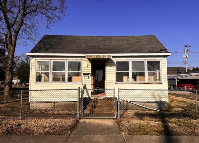 Property at 224 South Broadway, Centralia, IL 62801, 1 bed, 1.5 baths