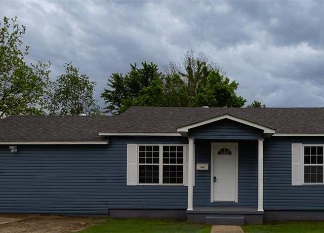 Property at 1042 Ash St, Poplar Bluff, MO 63901, 3 beds, 1 bath