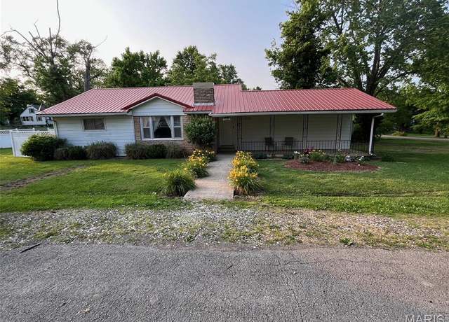 Property at 806 Russell Dr, Bismarck, MO 63624, 2 beds, 1 bath