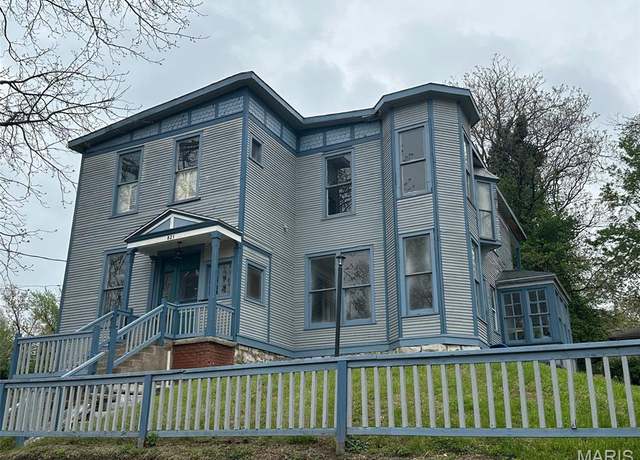 Property at 821 Alby St, Alton, IL 62002, 10 beds, 6 baths