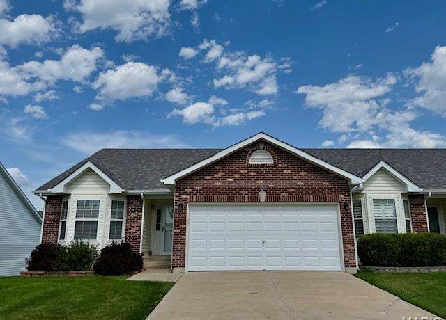 Property at 1020 Pin Oak Dr, Warrenton, MO 63383, 3 beds, 3 baths