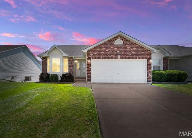 Property at 1020 Pin Oak Dr, Warrenton, MO 63383, 3 beds, 3 baths