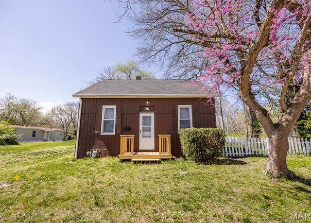 Property at 917 N Church St, Belleville, IL 62220, 2 beds, 1 bath