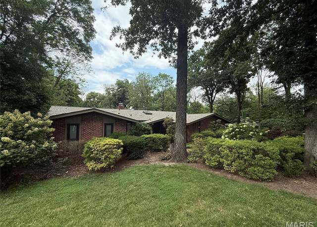 Property at 9847 Copper Hill Rd, Ladue, MO 63124, 3 beds