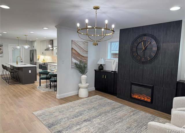 Property at 7529 Melrose Ave Ave, University City, MO 63130, 4 beds, 2 baths