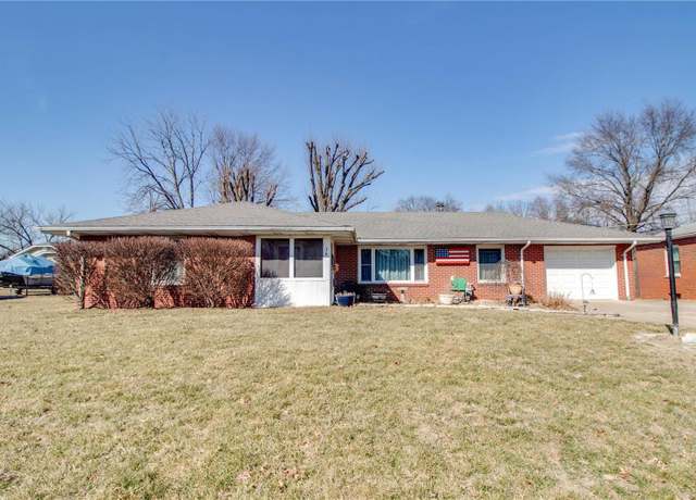 Property at 36 Marietta Pl, Alton, IL 62002, 2 beds, 1.5 baths