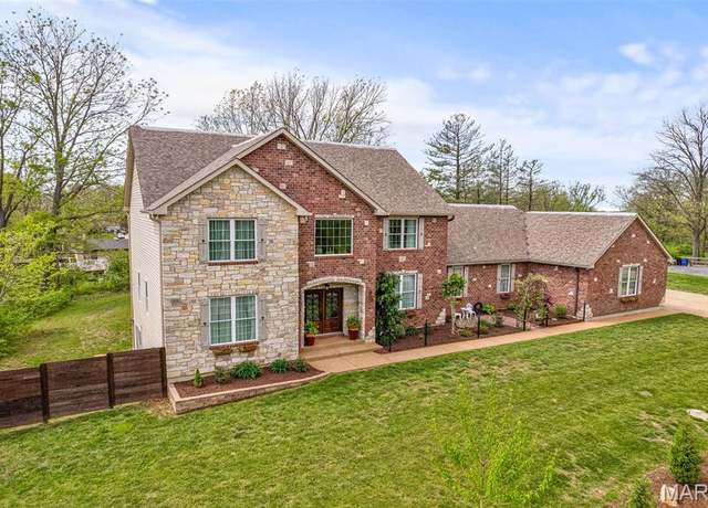 Property at 2542 Bluffwood Dr, St Louis, MO 63129, 4 beds, 3.5 baths