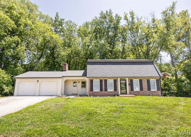 Property at 408 Rosewood Ct, Belleville, IL 62223, 4 beds, 3 baths