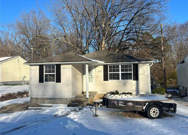 Property at 2224 Leonard Dr, Poplar Bluff, MO 63901, 2 beds, 1 bath