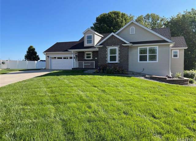 Property at 6413 Winter Ct, Godfrey, IL 62035, 3 beds, 3 baths