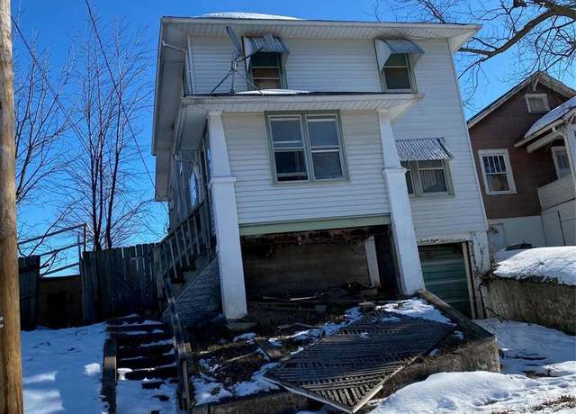 Property at 728 Pine St, Hannibal, MO 63401, 4 beds, 1.5 baths