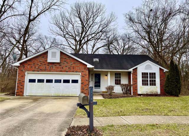 Property at 214 Oxford Ave, Fairview Heights, IL 62208, 3 beds, 2 baths