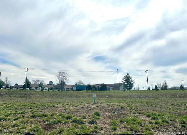 Property at 571 Legacy Dr, Waterloo, IL 62298