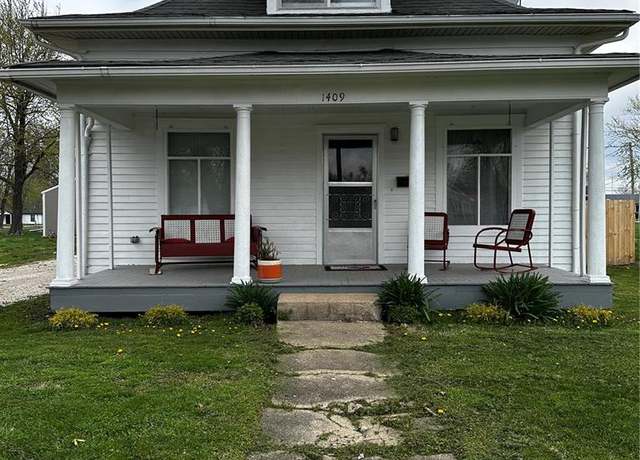 Property at 1409 W Main St, Bowling Green, MO 63334, 3 beds, 2 baths