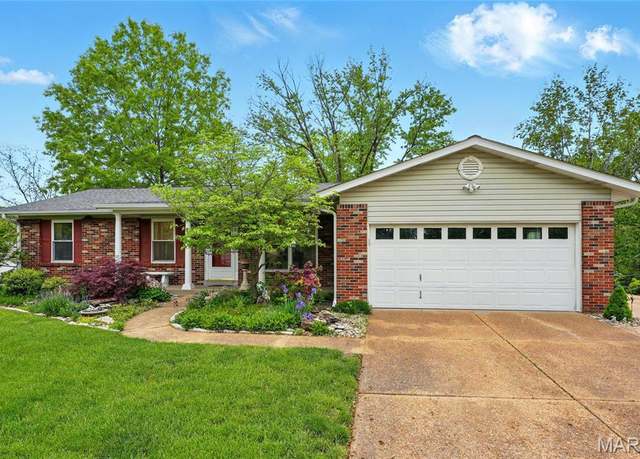 Property at 2271 Halyard Ct, St Louis, MO 63129, 3 beds, 2 baths