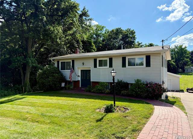 Property at 3200 Ridgeway Ave, Godfrey, IL 62035, 4 beds, 2 baths
