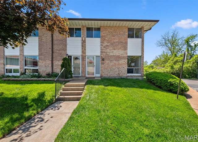 Property at 10026 Sakura Dr, St Louis, MO 63128, 3 beds, 2 baths