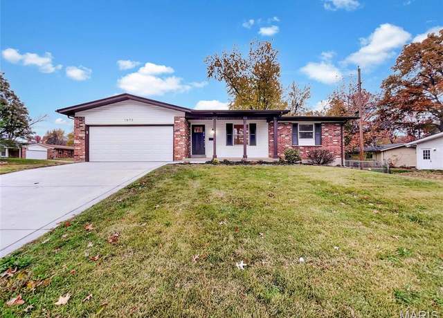 Property at 1673 Kingsford Dr, Florissant, MO 63031, 3 beds, 3 baths