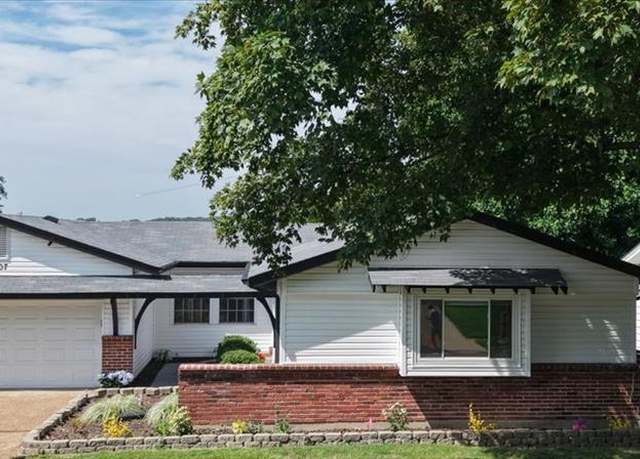 Property at 11707 Macrinus Dr, Hazelwood, MO 63033, 3 beds, 2 baths