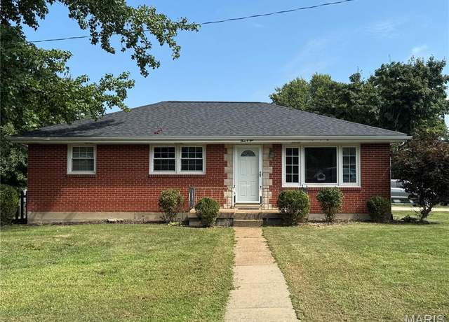 Property at 301 Chester Ave, Waterloo, IL 62298, 2 beds, 1.5 baths