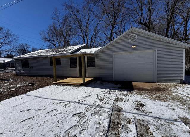 Property at 300 W 5th St, Dixon, MO 65459, 3 beds, 1 bath