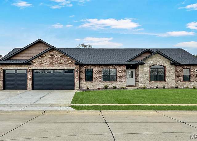 Property at 311 Meridian Oaks Dr, Glen Carbon, IL 62034, 4 beds, 3 baths