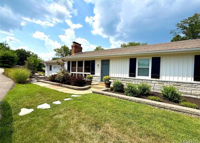 Property at 4328 S Lindbergh Blvd, Sunset Hills, MO 63127, 4 beds, 2 baths